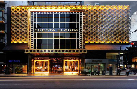 莲花门头设计与商业空间的纽带。